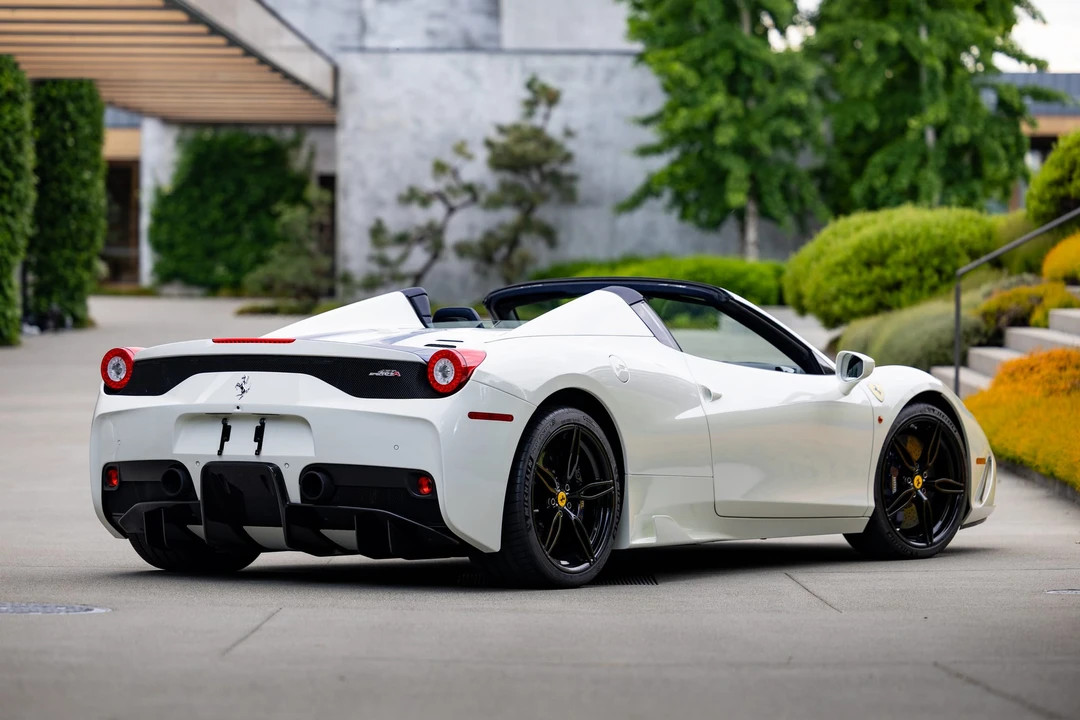 2015 Ferrari 458 Speciale Aperta - Image 26 of 31