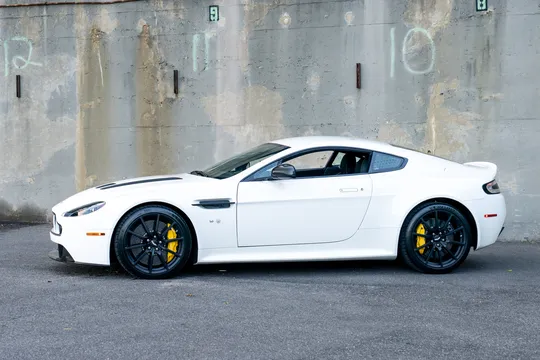 2017 Aston Martin Vantage - Image 2 of 31