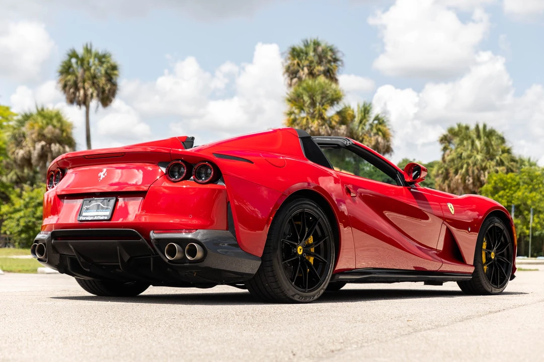 2021 Ferrari 812 GTS - Image 7 of 31