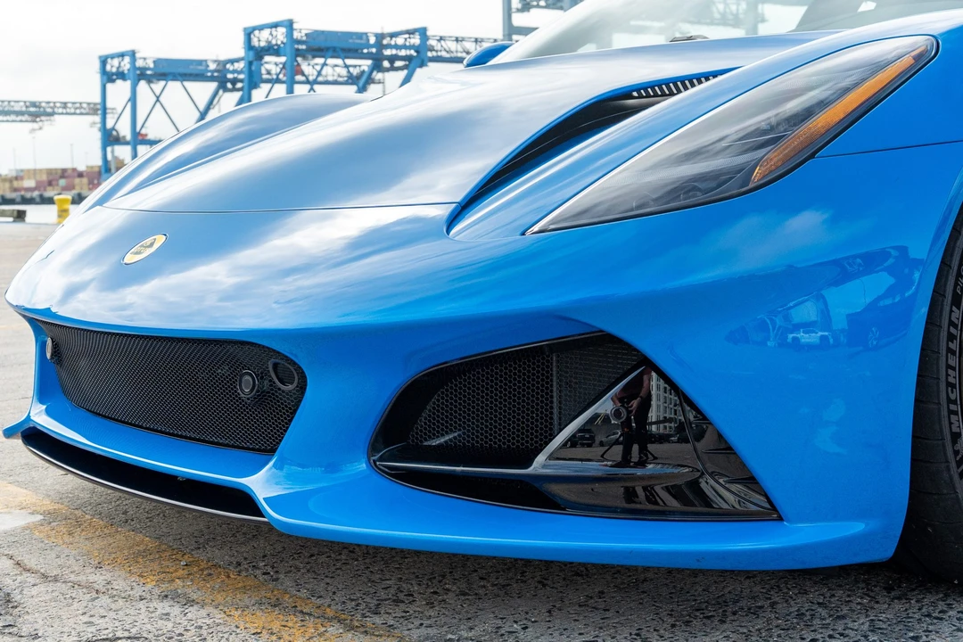 2024 Lotus Emira - Image 22 of 31