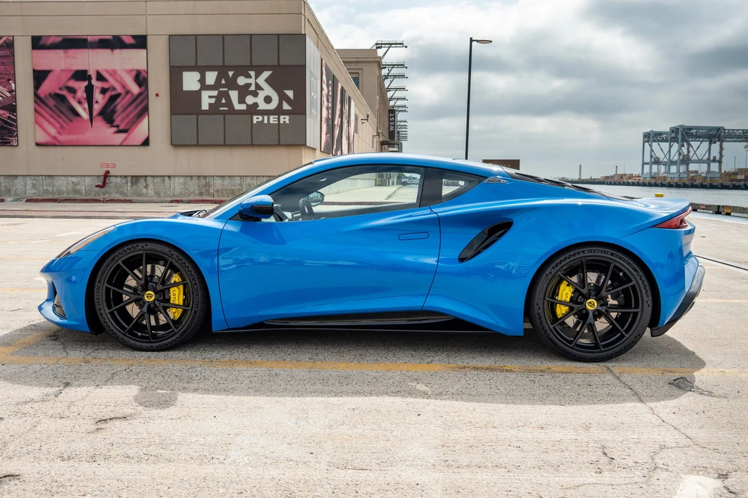 2024 Lotus Emira - Image 7 of 31