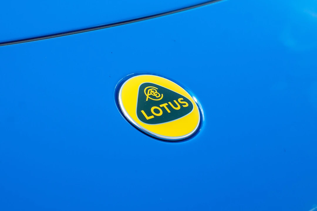 2024 Lotus Emira - Image 29 of 31