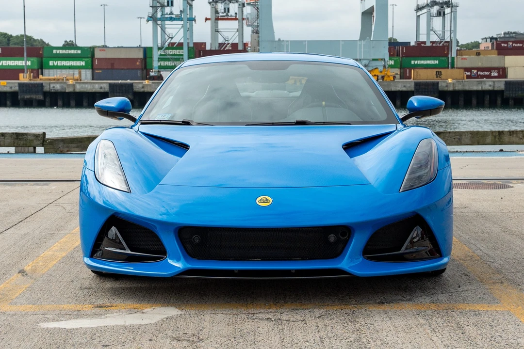 2024 Lotus Emira - Image 2 of 31