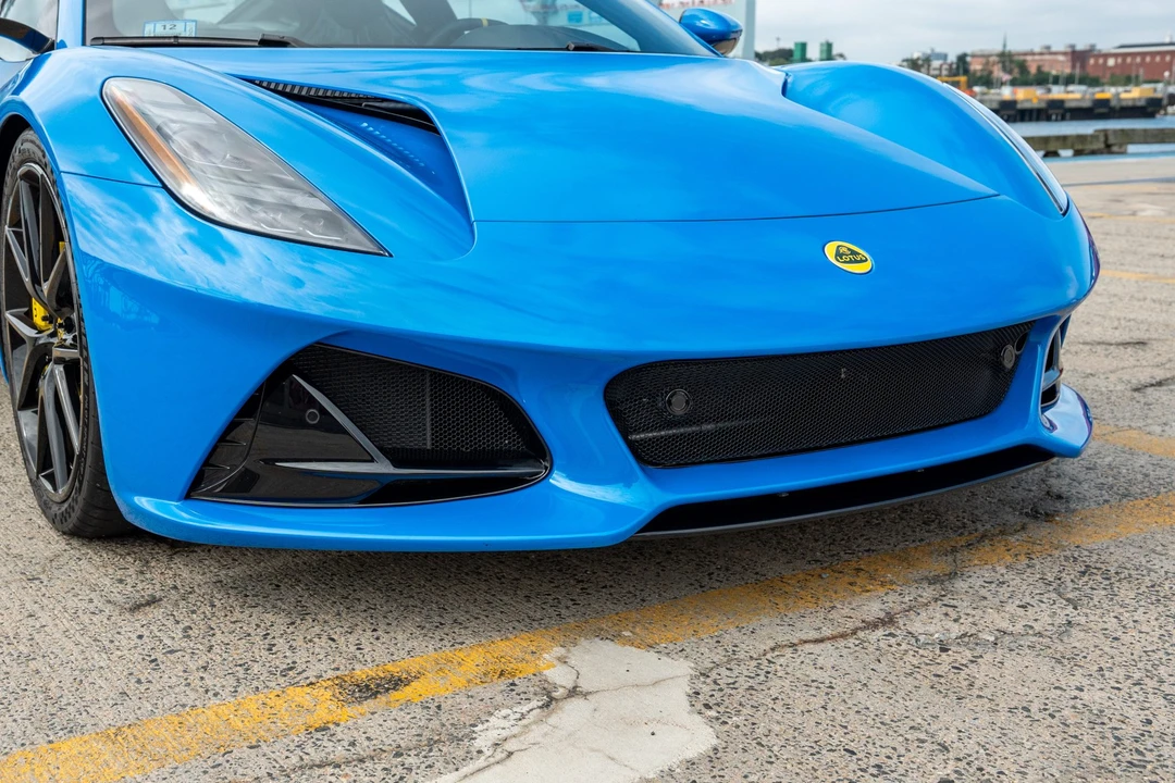 2024 Lotus Emira - Image 23 of 31