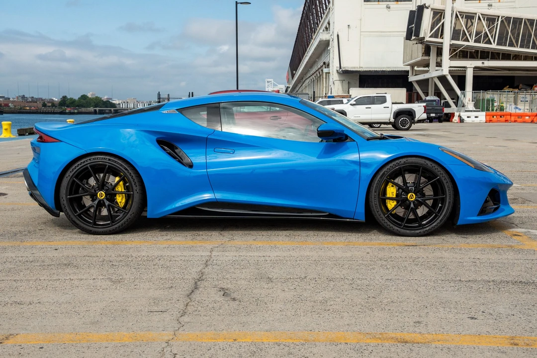 2024 Lotus Emira - Image 3 of 31