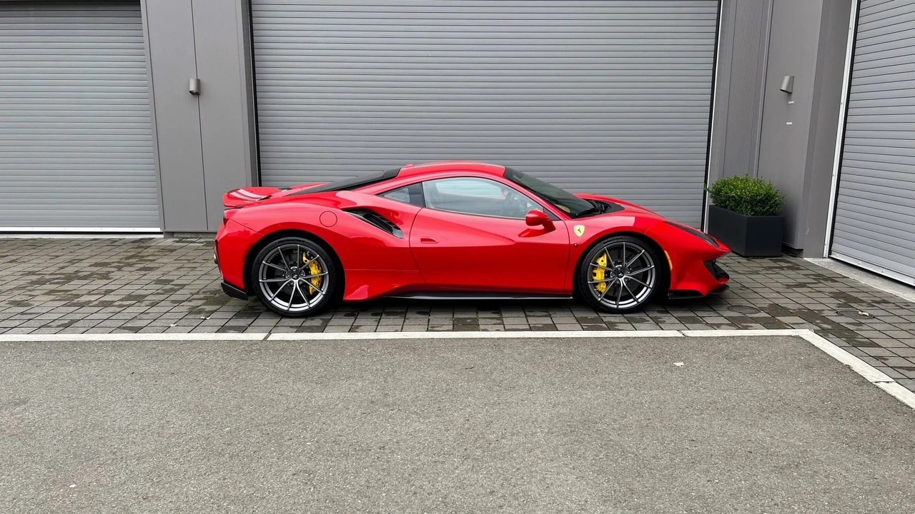 2019 Ferrari 488 Pista - Image 12 of 31