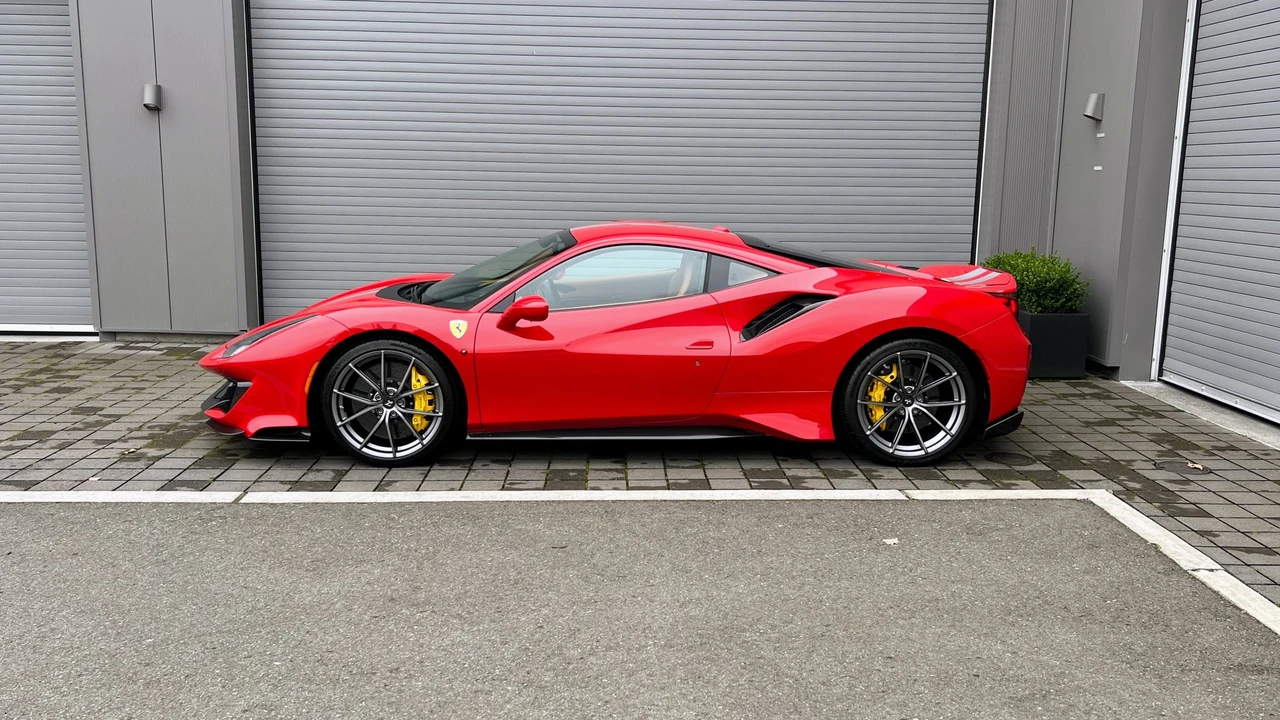 2019 Ferrari 488 Pista - Image 6 of 31