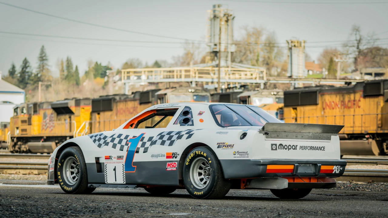 Chrysler LeBaron - Image 15 of 31
