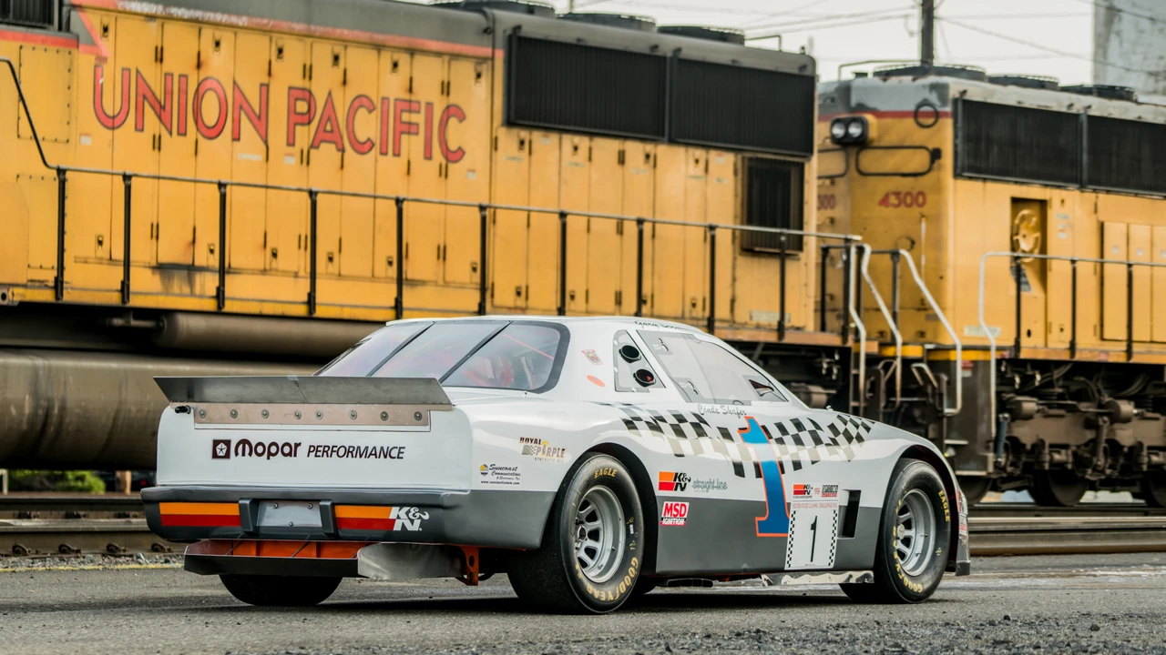 Chrysler LeBaron - Image 11 of 31