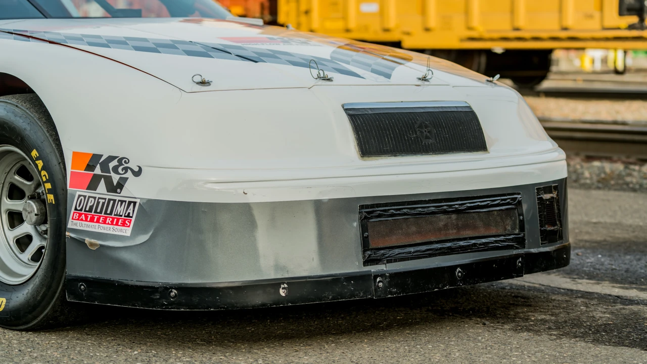Chrysler LeBaron - Image 17 of 31