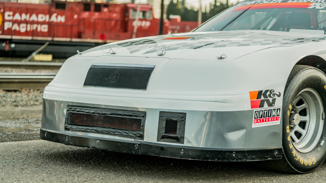 Chrysler LeBaron - Image 18 of 31