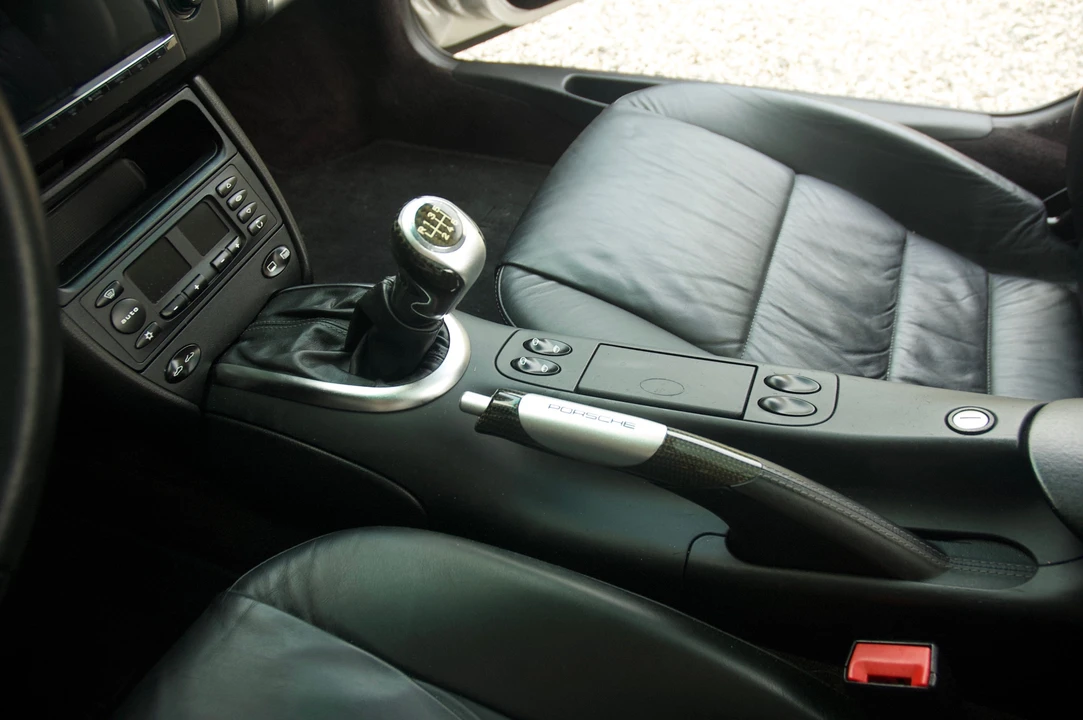2002 Porsche 996 Carrera - Image 28 of 31