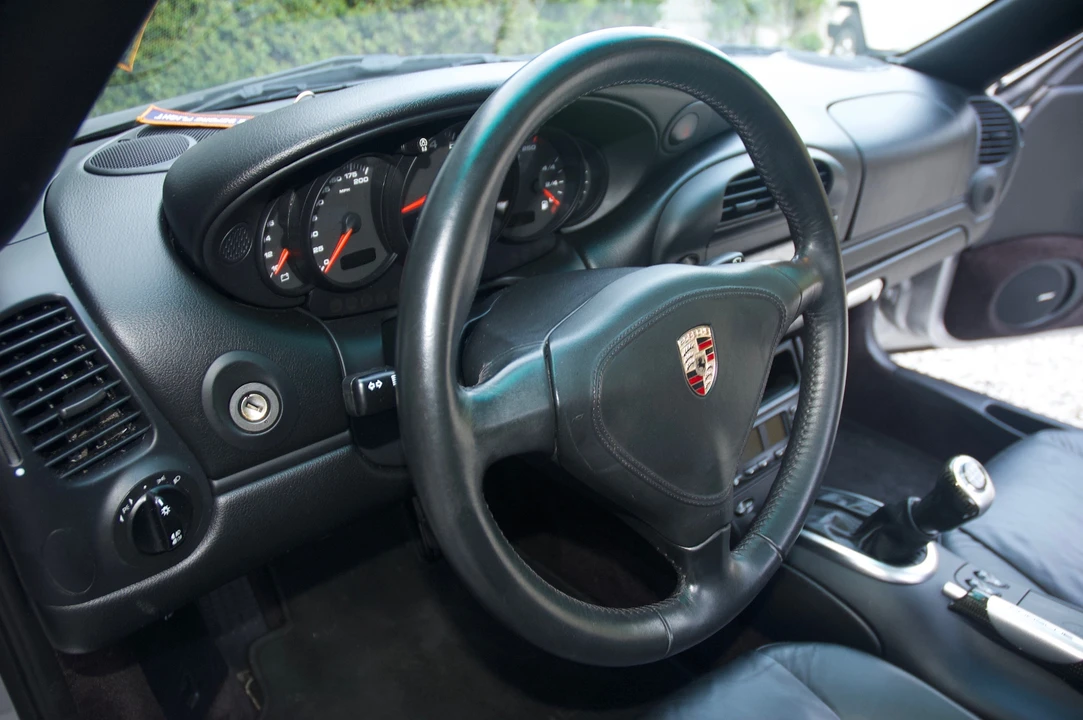 2002 Porsche 996 Carrera - Image 26 of 31