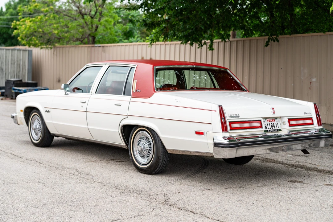 1977 Oldsmobile 98 - Image 9 of 31