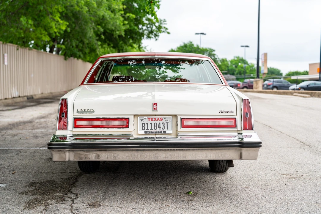 1977 Oldsmobile 98 - Image 8 of 31
