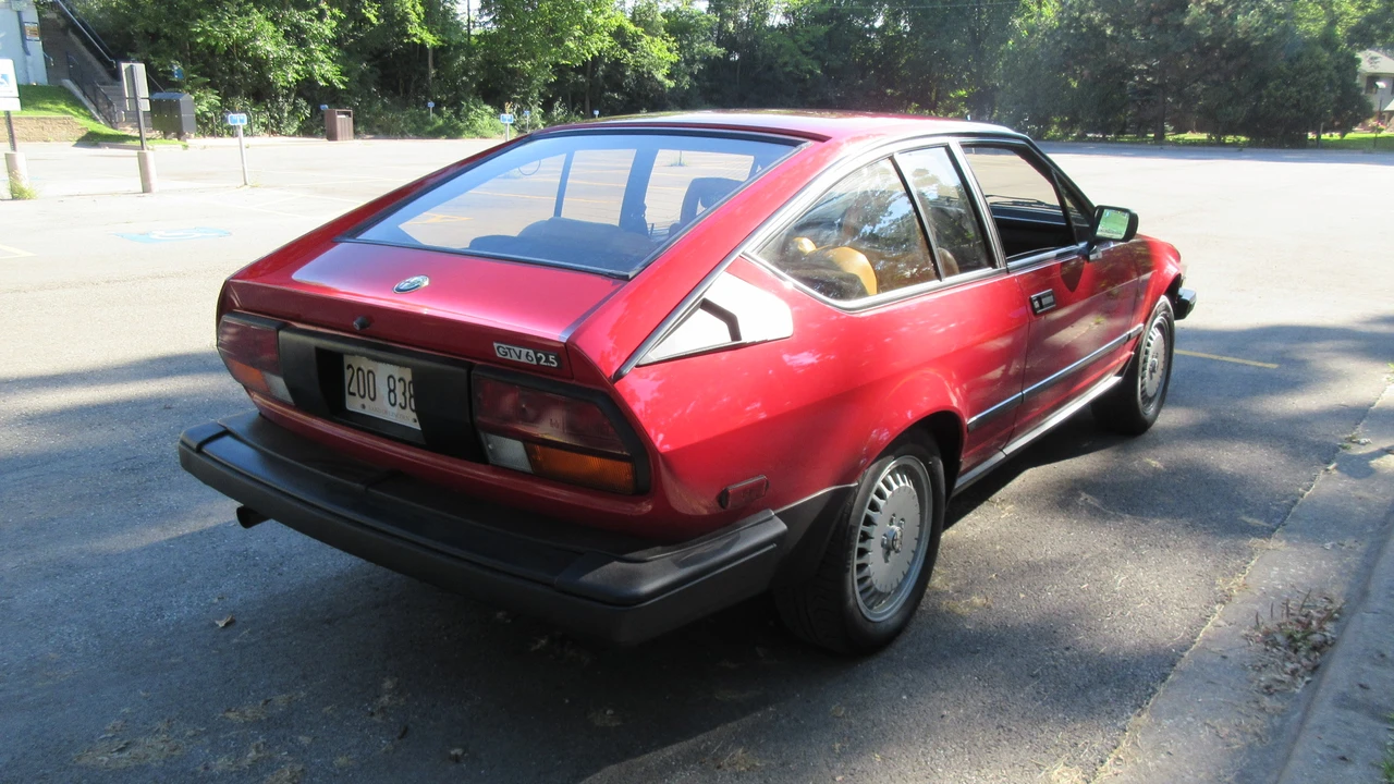 1986 Alfa Romeo Alfetta GT - Image 7 of 31