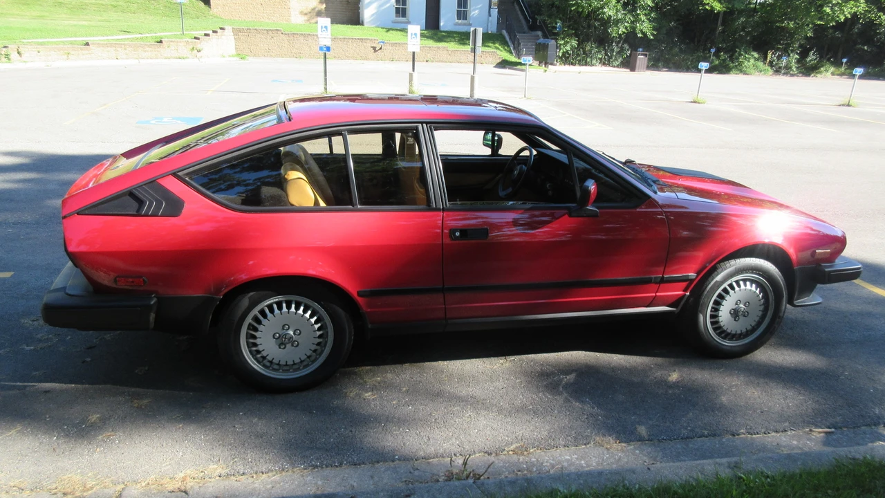 1986 Alfa Romeo Alfetta GT - Image 8 of 31