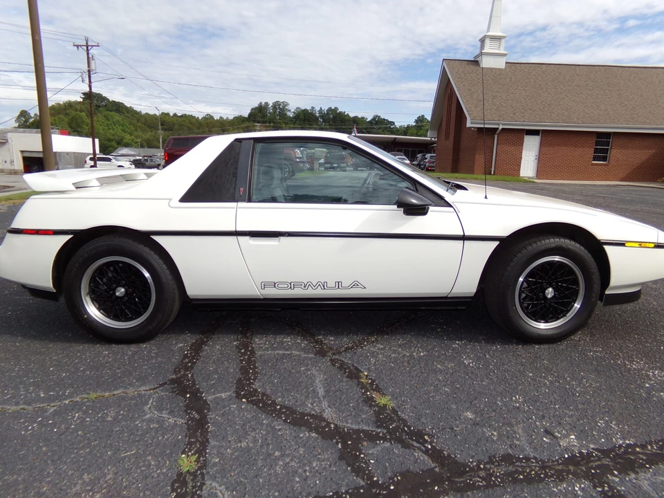 1988 Pontiac Fiero Formula - Image 8 of 31
