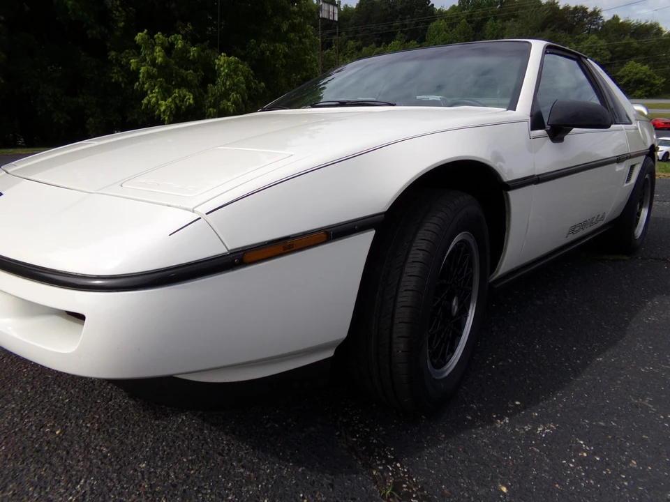 1988 Pontiac Fiero Formula - Image 25 of 31