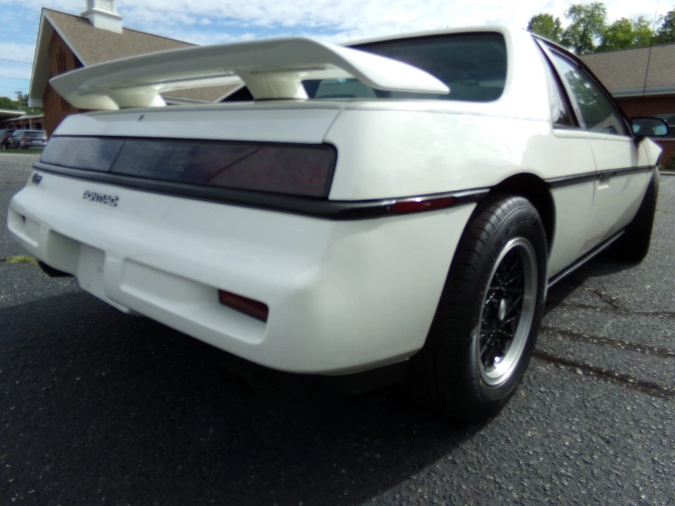 1988 Pontiac Fiero Formula - Image 10 of 31