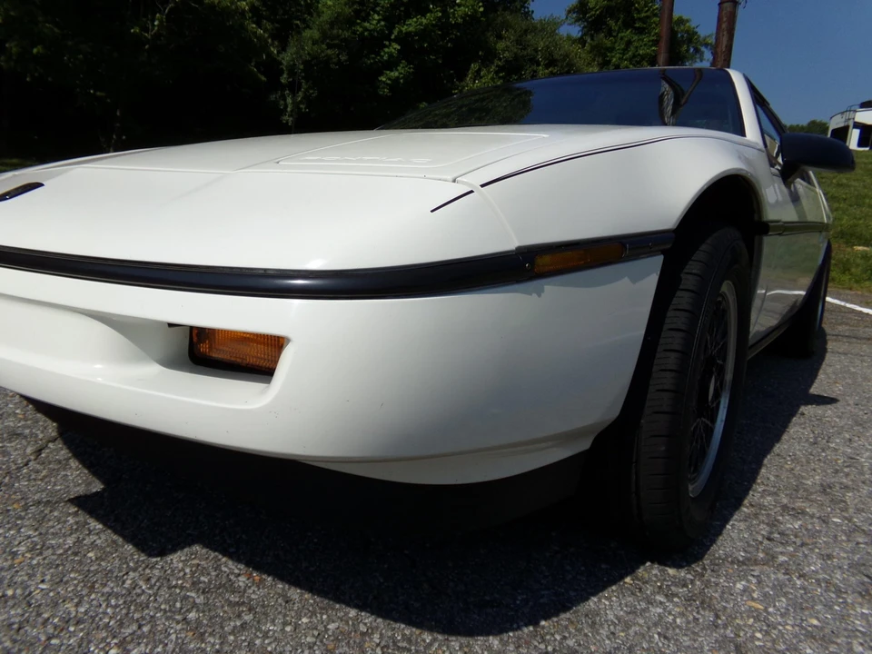 1988 Pontiac Fiero Formula - Image 26 of 31