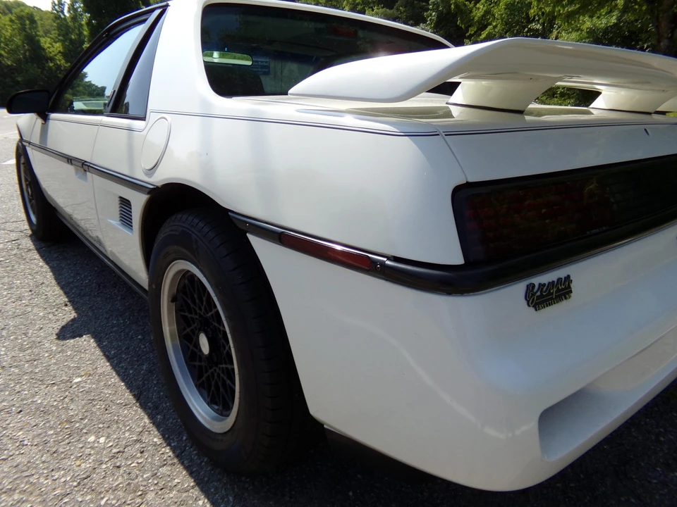 1988 Pontiac Fiero Formula - Image 15 of 31