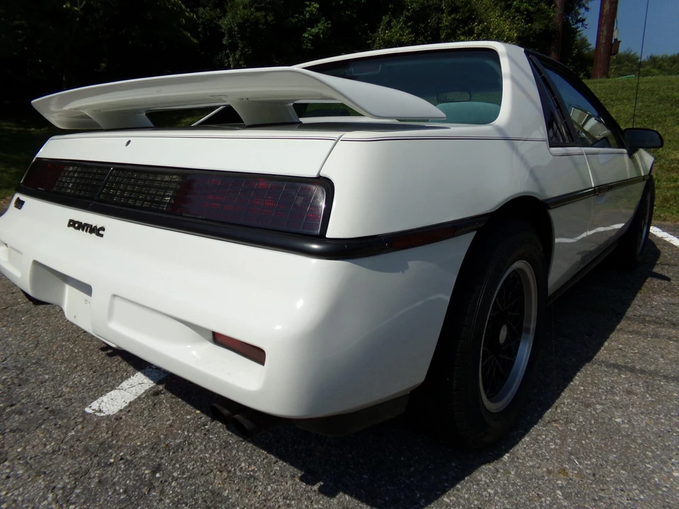 1988 Pontiac Fiero Formula - Image 11 of 31