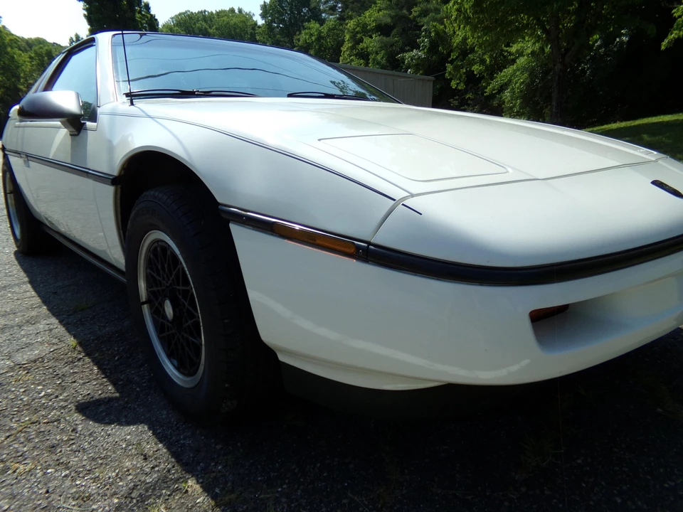 1988 Pontiac Fiero Formula - Image 28 of 31