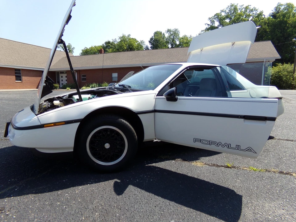 1988 Pontiac Fiero Formula - Image 16 of 31