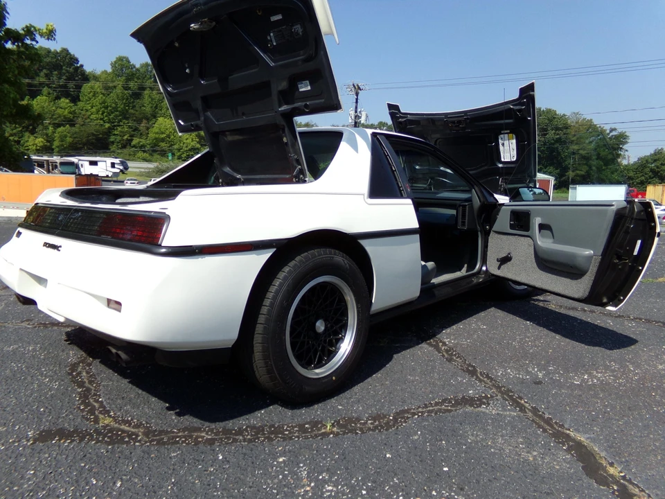 1988 Pontiac Fiero Formula - Image 18 of 31