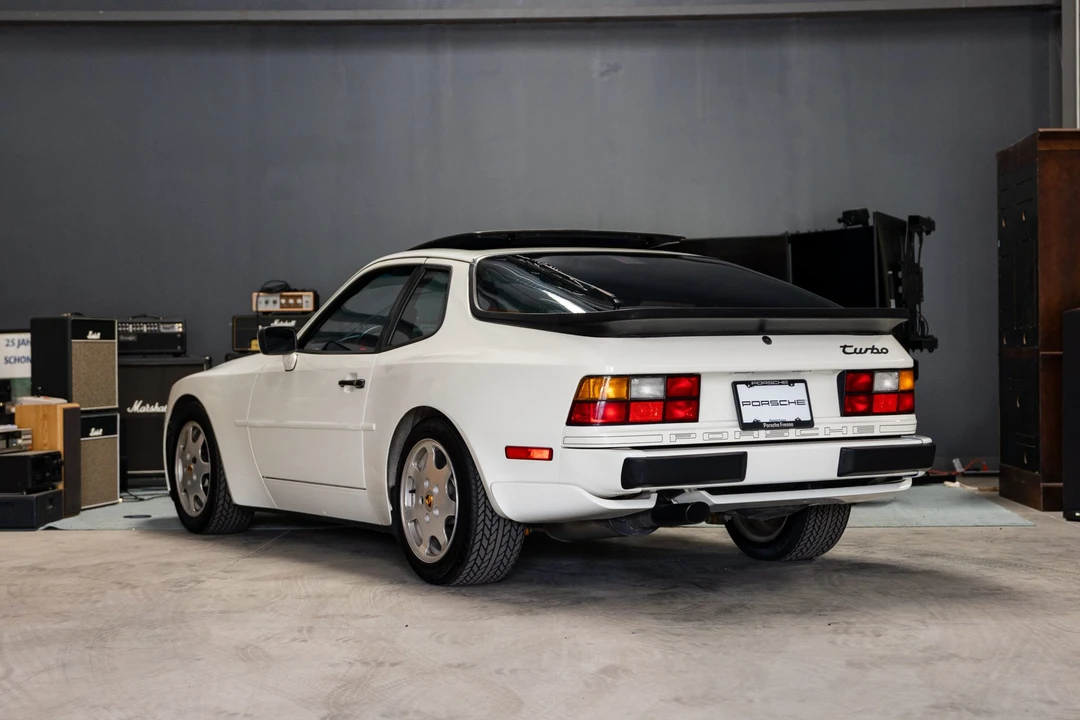 1989 Porsche 944 Turbo - Image 15 of 31