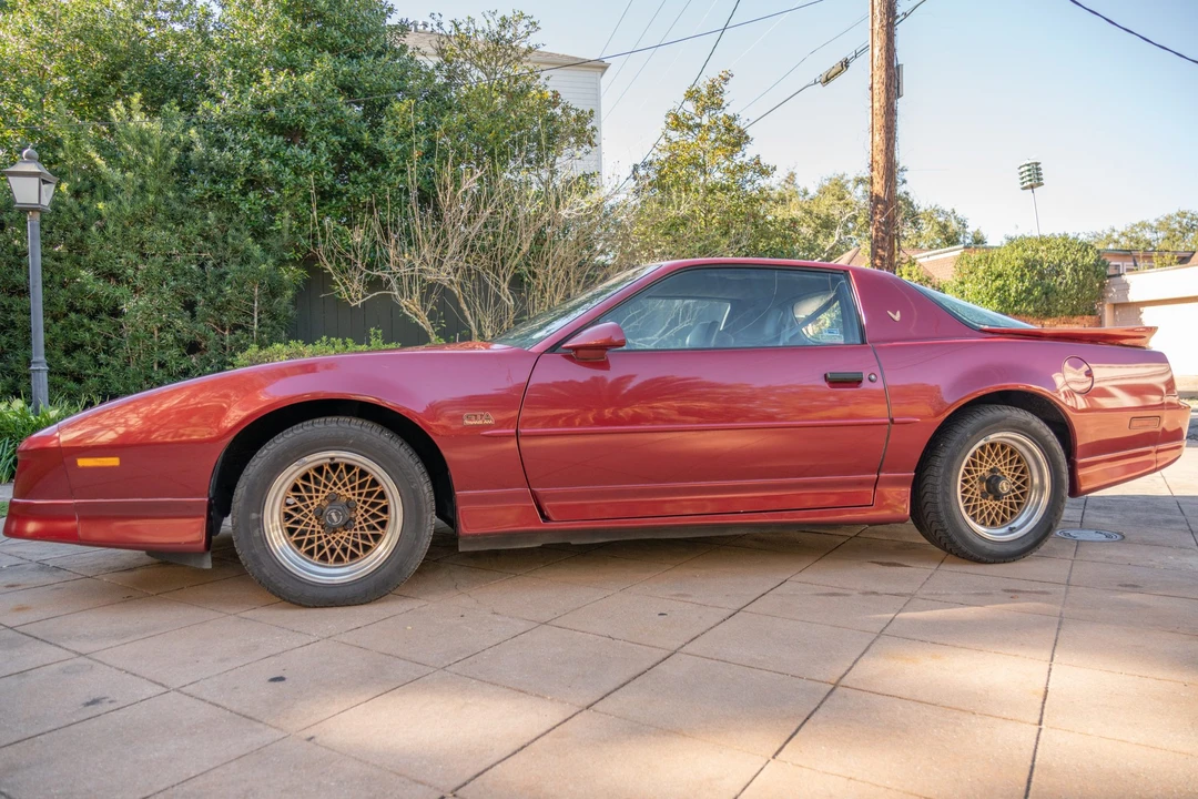 1990 Pontiac Firebird Trans Am 3rd Gen - Image 9 of 31