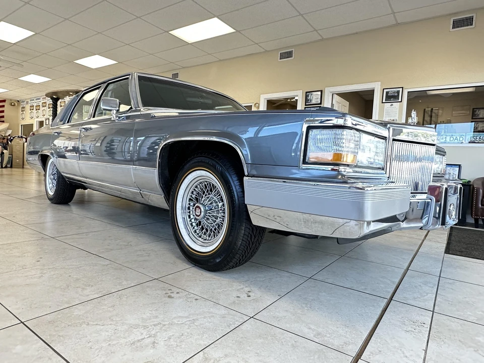 1991 Cadillac Brougham - Image 14 of 31