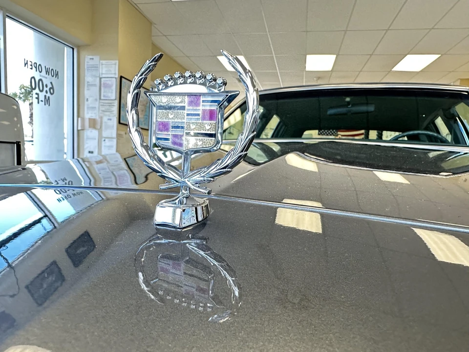1991 Cadillac Brougham - Image 21 of 31