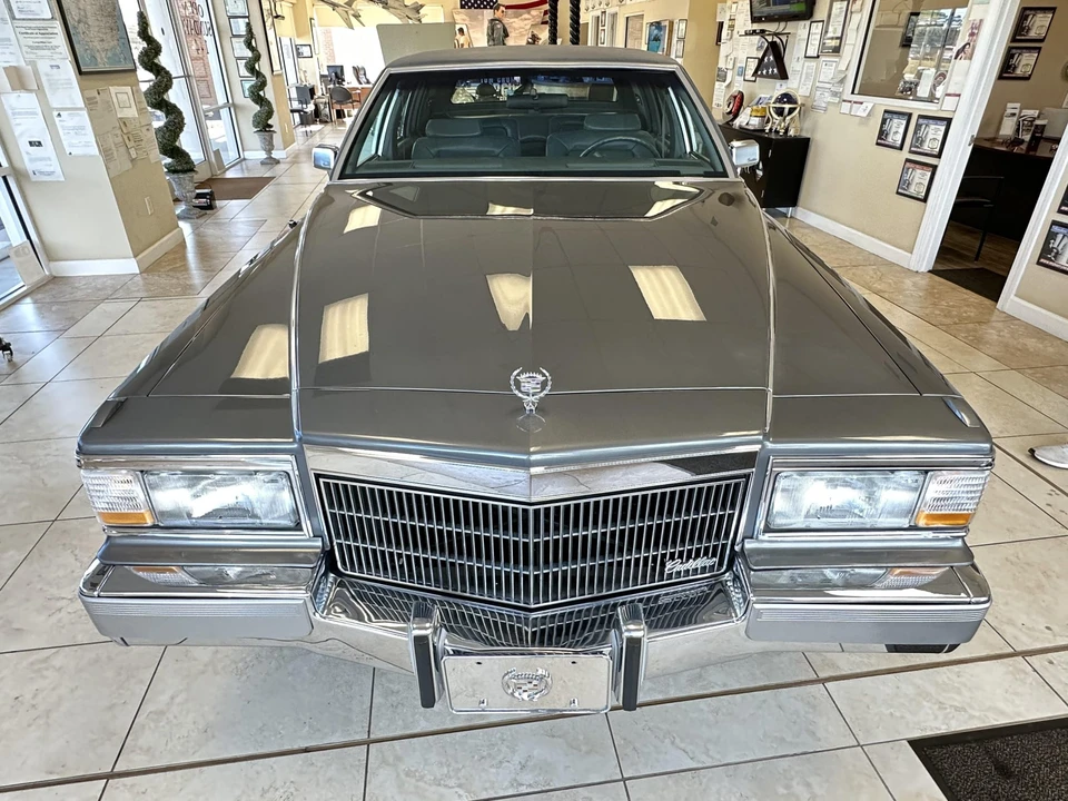 1991 Cadillac Brougham - Image 10 of 31