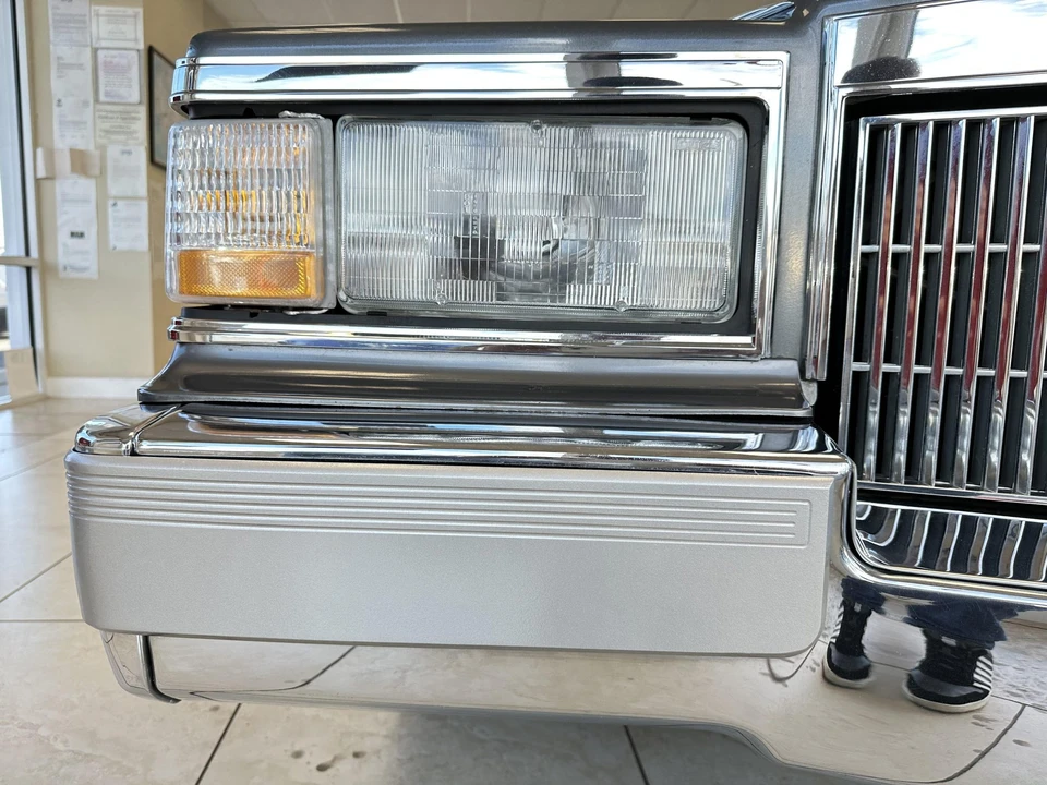 1991 Cadillac Brougham - Image 30 of 31