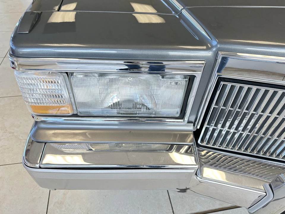 1991 Cadillac Brougham - Image 29 of 31