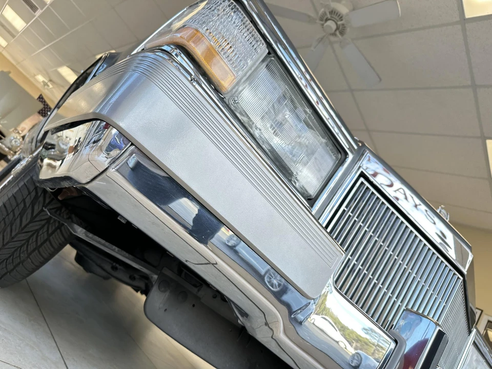 1991 Cadillac Brougham - Image 27 of 31