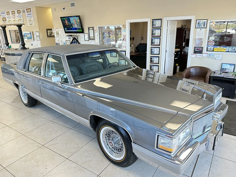 1991 Cadillac Brougham - Image 12 of 31