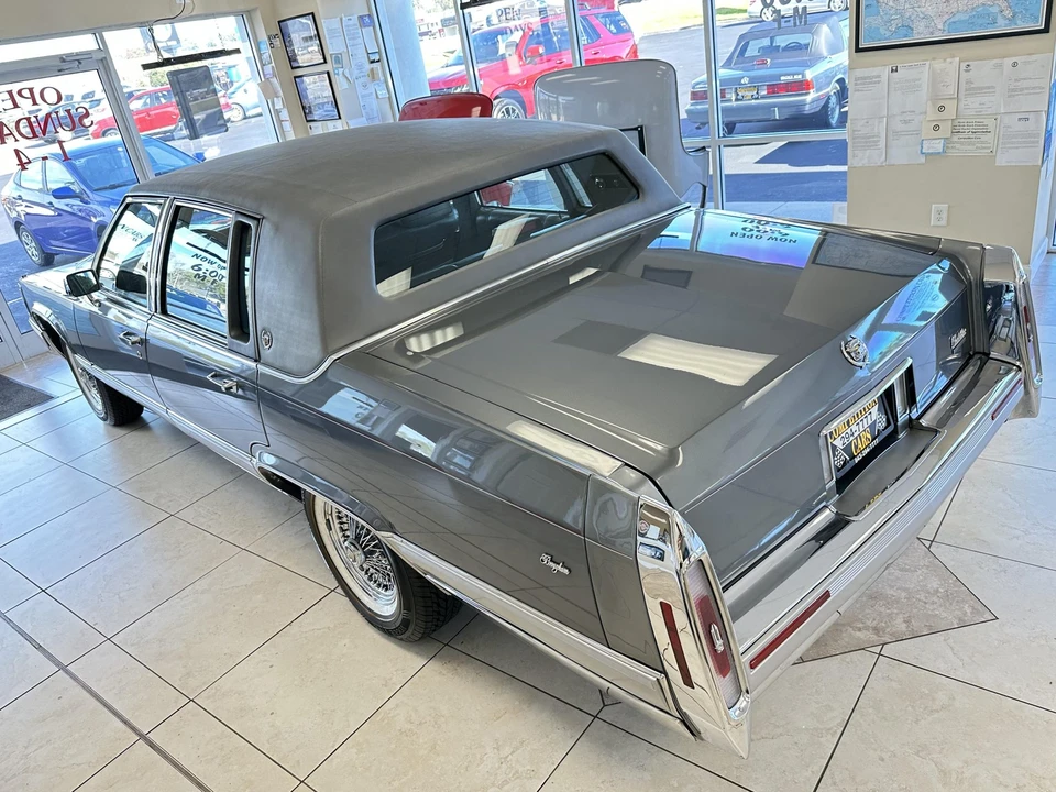 1991 Cadillac Brougham - Image 5 of 31