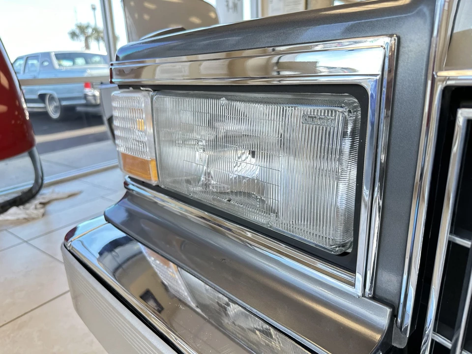 1991 Cadillac Brougham - Image 31 of 31