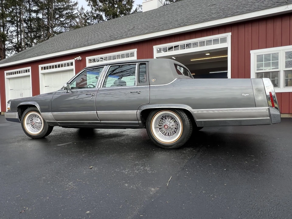 1991 Cadillac Brougham - Image 15 of 31