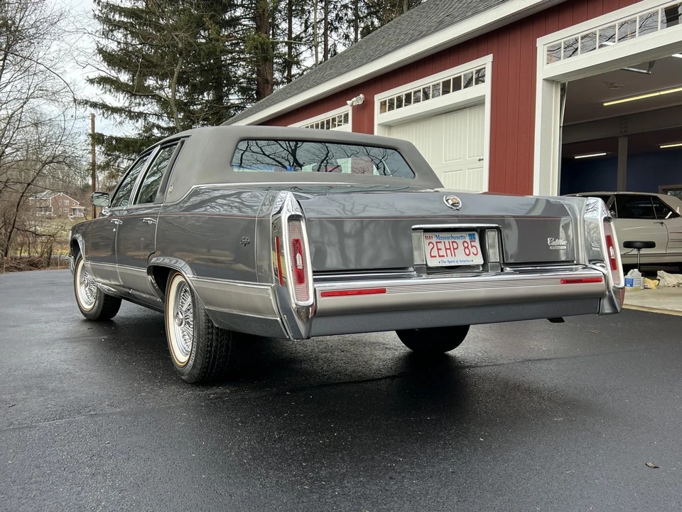 1991 Cadillac Brougham - Image 14 of 31