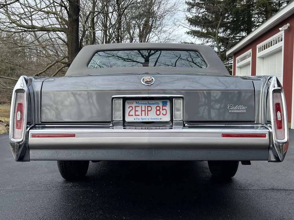1991 Cadillac Brougham - Image 13 of 31