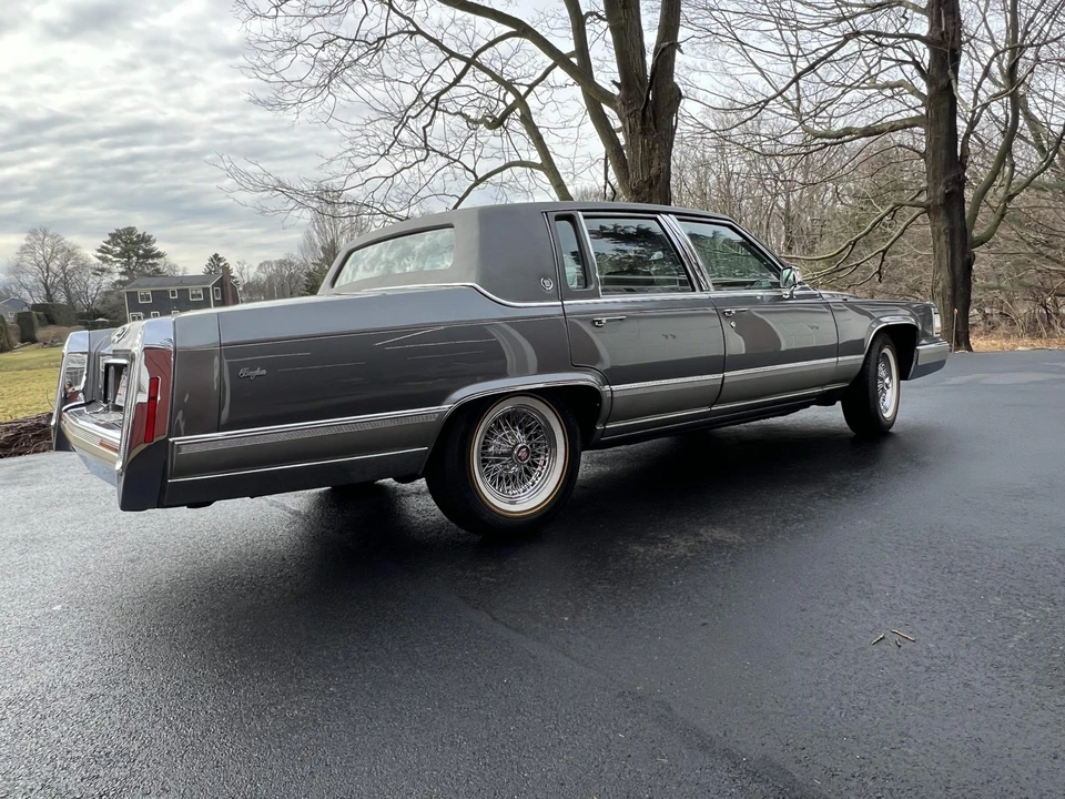 1991 Cadillac Brougham - Image 11 of 31