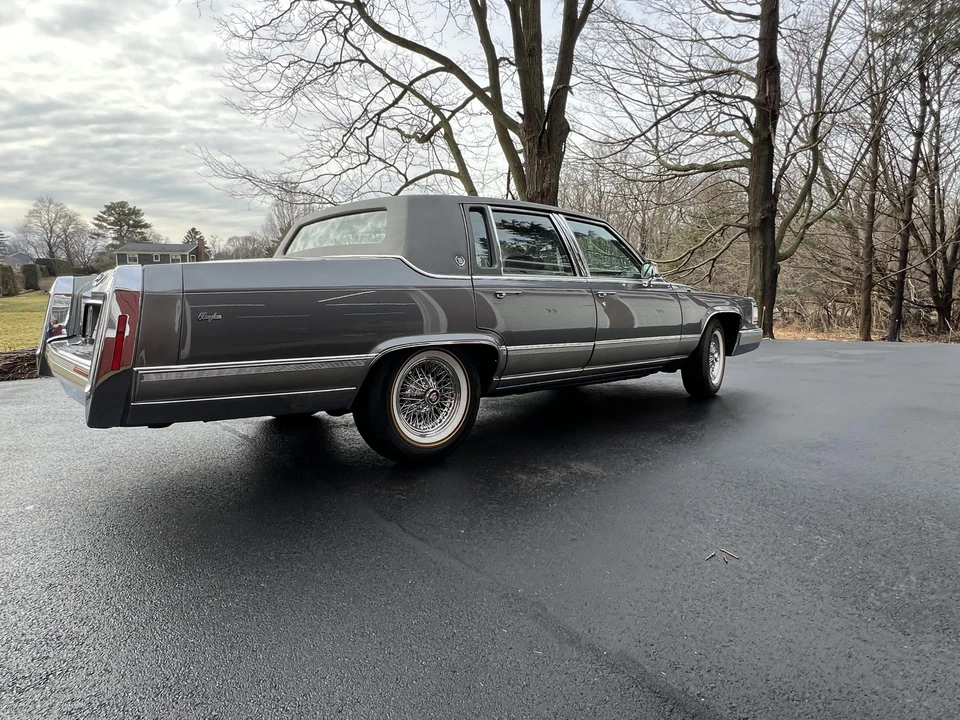 1991 Cadillac Brougham - Image 10 of 31