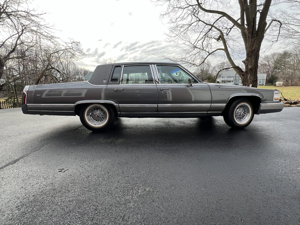 1991 Cadillac Brougham - Image 9 of 31