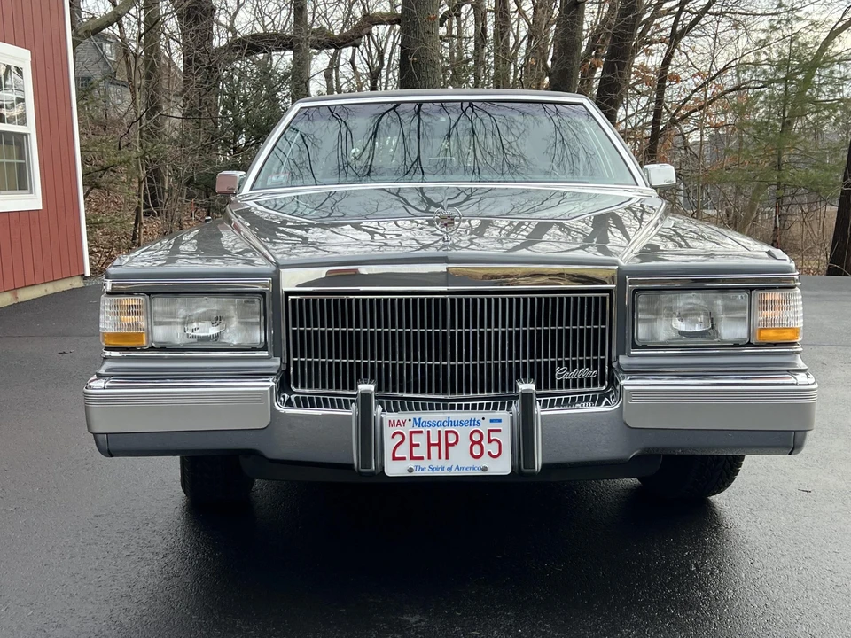 1991 Cadillac Brougham - Image 4 of 31