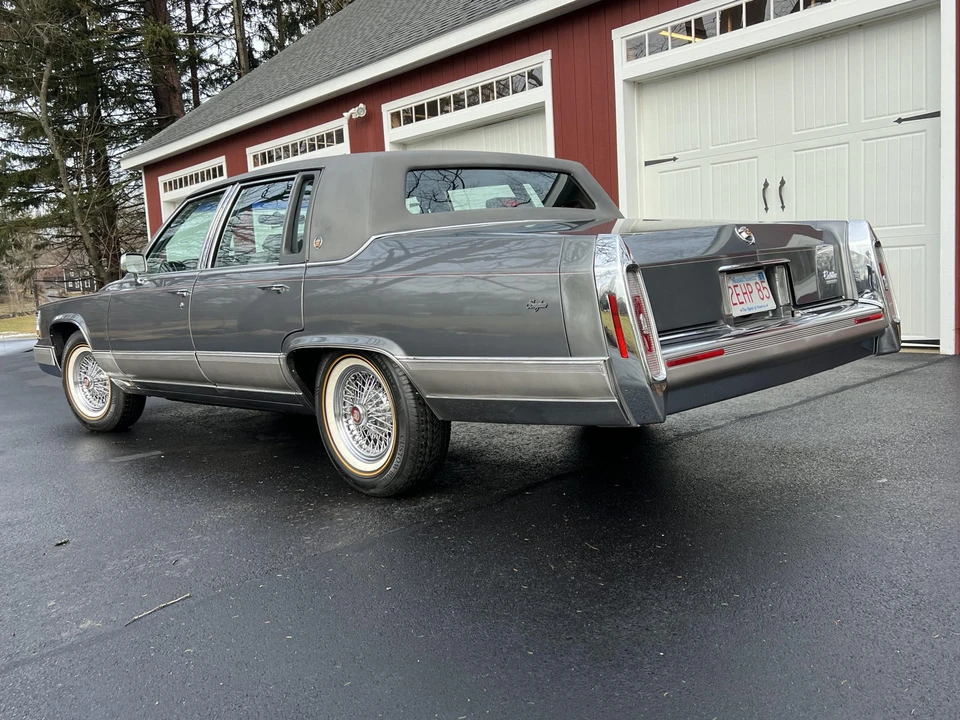 1991 Cadillac Brougham - Image 3 of 31