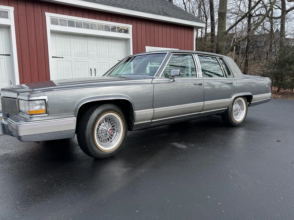1991 Cadillac Brougham - Image 25 of 31